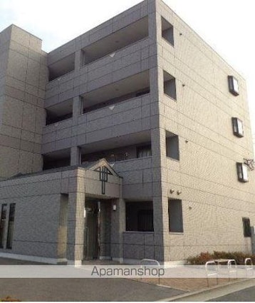 ロイヤルコーポ中川　[1LDK/51.3m2]のエントランス