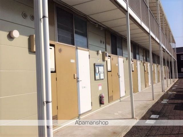 レオパレスマキシムの玄関写真