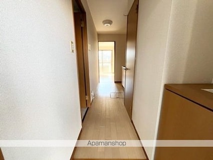 滋賀県犬上郡豊郷町大字沢[1K/28.01m2]の玄関