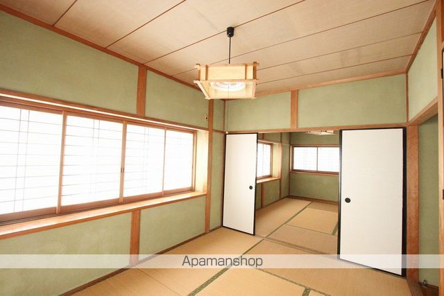 呉市 2階建 築37年の内装写真