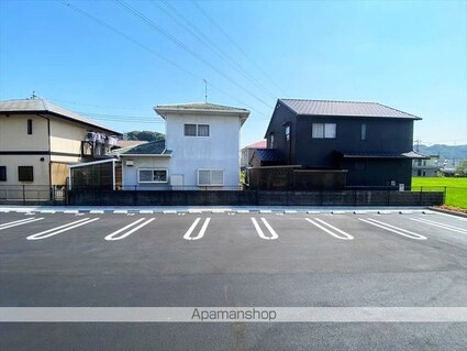 フォレスト　Ｂ[1LDK/50.01m2]の駐車場1