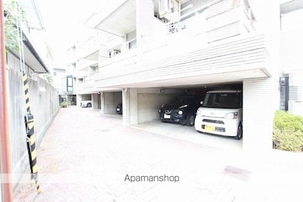ＨＡＵＳ[1R/18.08m2]の駐車場