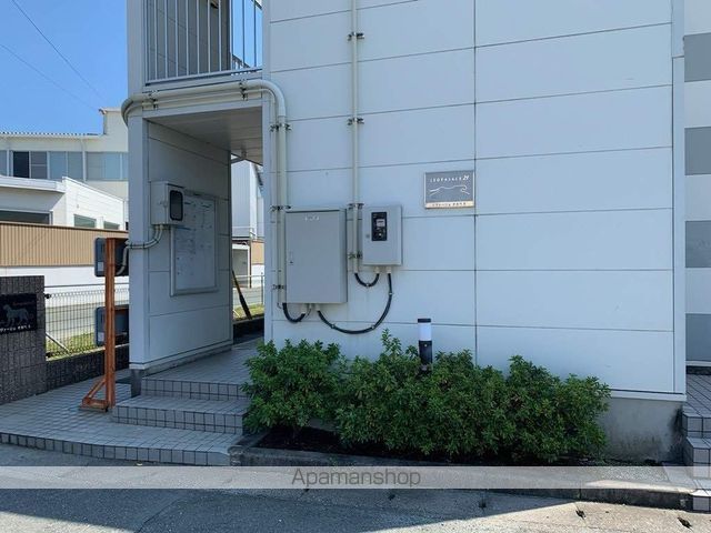 レオパレスリヴァージュオカベEの玄関写真