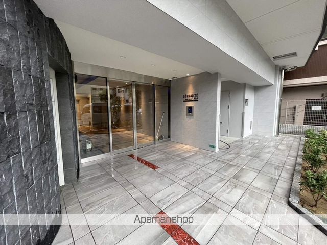 セレニテ新大阪ミラク弐番館の玄関写真