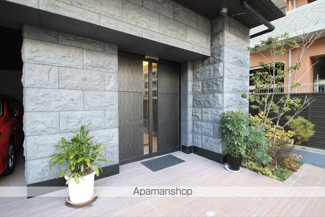 フレンシアノイエ江坂の玄関写真