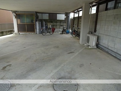 高知県高知市石立町[2K/31.3m2]の駐車場