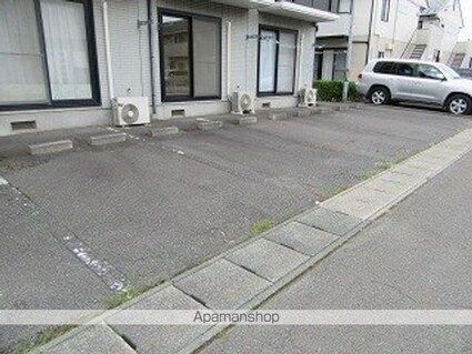 エステートＡ棟[1K/24.71m2]の駐車場
