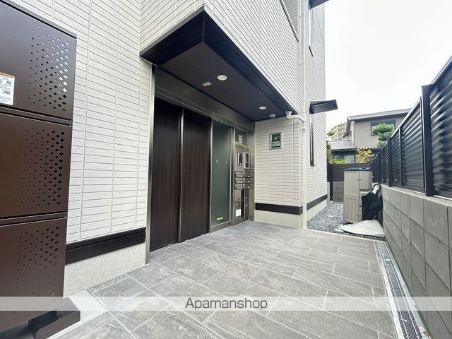 クラシスト千里丘上の玄関写真