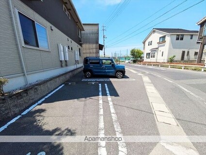 ファミールワカサ[1LDK/42.11m2]の駐車場2