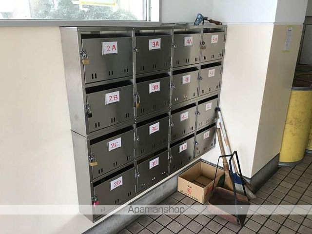 ミカドハイツの玄関写真