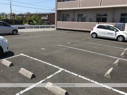 滋賀県長浜市勝町[1K/31.5m2]の駐車場2