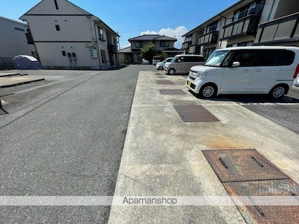 ガーデンプレイス白鳥壱番館[2LDK/51.02m2]の駐車場2