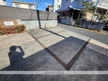 シェルム[1K/24.43m2]の駐車場