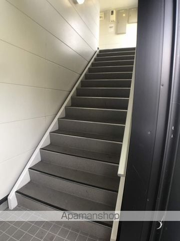 レオパレスエピの玄関写真