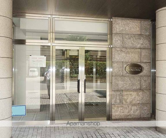ファインエレガンスビルの玄関写真