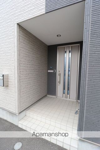 札幌市東西線 新さっぽろ駅 徒歩10分 3階建 築14年の玄関写真