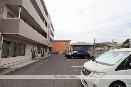 カーサ名郷田[2DK/45.36m2]の駐車場