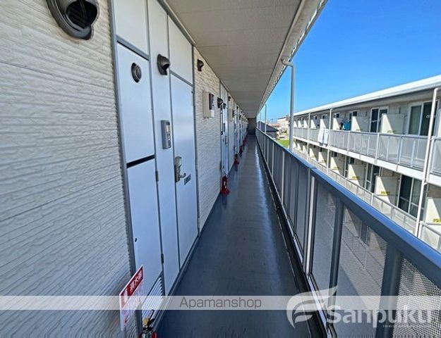 レオパレスドウージェームの玄関写真