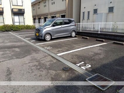 香川県坂出市久米町１丁目[1K/23.18m2]の駐車場1