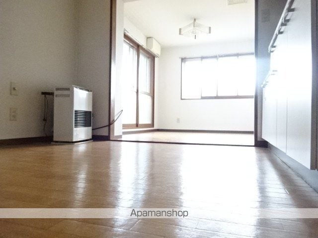 ロイヤルハイツ杉田の内装写真