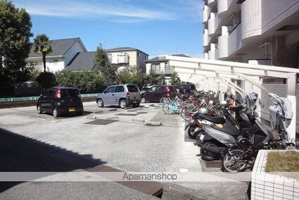 ジョイフル若草[1K/26.4m2]の駐車場1