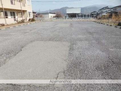 ロイヤルマンションしらかば[3LDK/61.56m2]の駐車場1