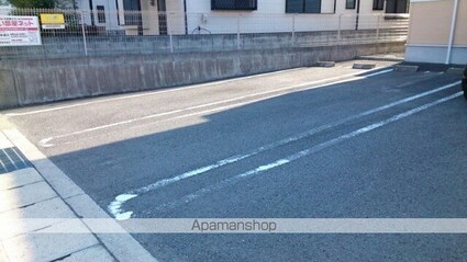アーデン西浜　Ⅲ[2LDK/55.42m2]の駐車場1