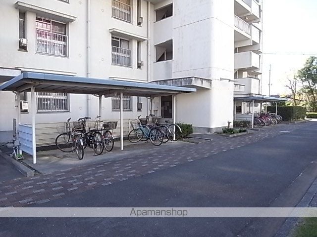 浜松駅南団地5号棟の外観写真