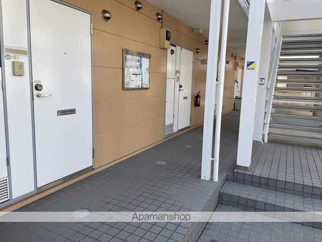 レオパレスマリン・ブルー湘南の玄関写真
