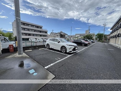 レオパレス新田町[1K/20.28m2]の駐車場1
