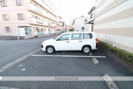 レオパレスマーブル福生[1K/23.71m2]の駐車場2