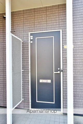 ロイヤル雑賀の玄関写真