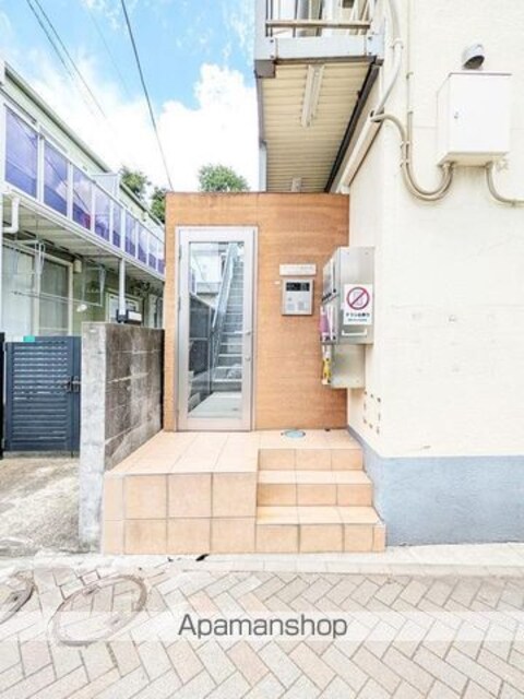 ヴィラ下北沢Ａ棟[1R/15.8m2]のエントランス