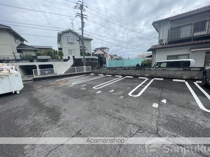 シェブー畑寺[1K/20.28m2]の駐車場