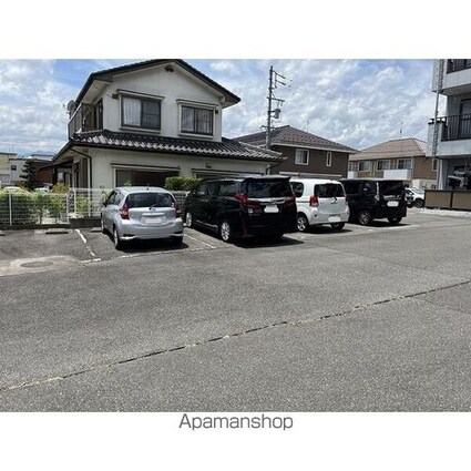 Ｌｉｍｐｉａ　Ｖｉｎｅｙａｒｄ[2LDK/48.6m2]の駐車場1