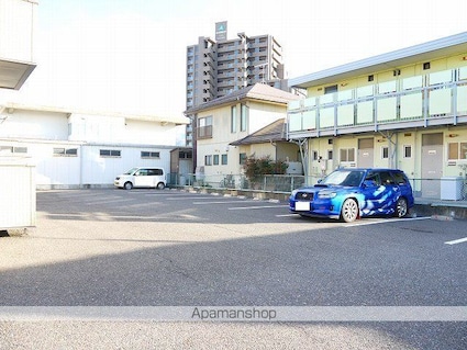 マ・メゾン１９[1R/31.77m2]の駐車場