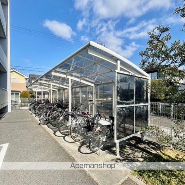 滋賀県大津市平津１丁目[1K/25m2]の駐車場2