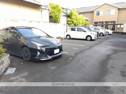 レオパレスウィスタリア坂出[1K/23.18m2]の駐車場2