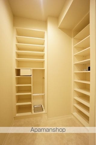 ロイヤルパークスER万代の内装写真