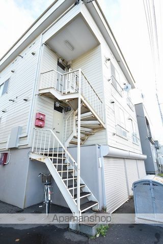 グランドール八軒Bの玄関写真