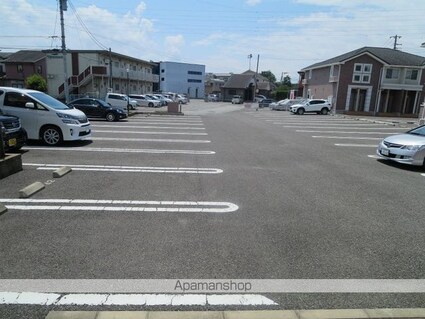 山梨県甲府市大里町[2LDK/58.8m2]の駐車場