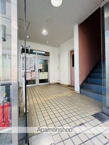 森岡ビルの玄関写真
