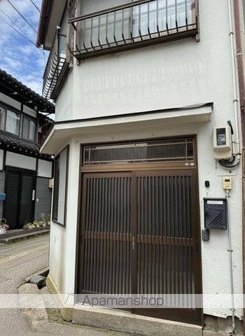 城端線 福光駅 徒歩7分 2階建 築28年の玄関写真