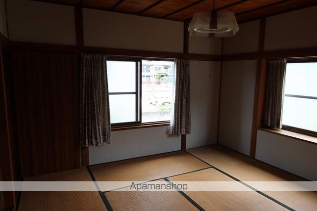 呉市 2階建 築47年の内装写真