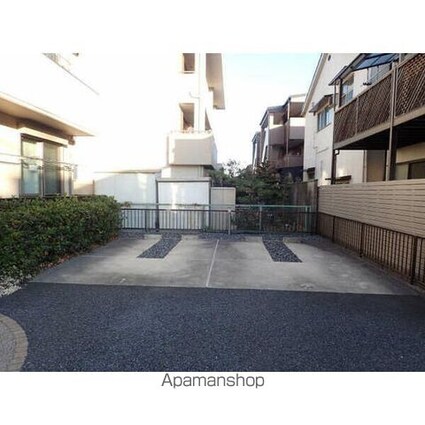 ヴェルドミール葉池[2LDK/61.6m2]の駐車場2