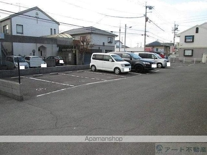 フレグランス新居　Ｂ棟[3DK/54.34m2]の駐車場2