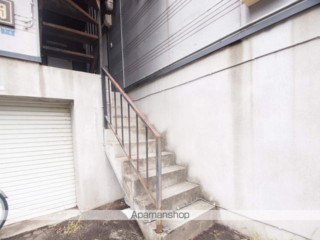 メゾンドール平岡の玄関写真