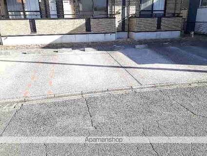 ノイアクティーフ[1R/33.15m2]の駐車場