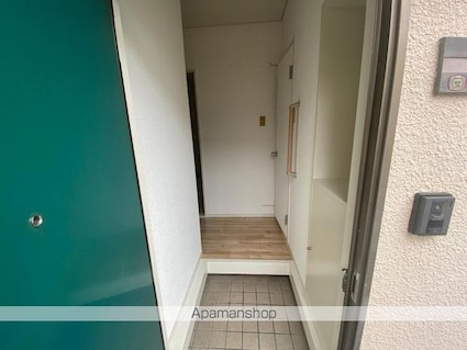 ヴィラ・アンソレイエ屋島西町Ａ・Ｃ・Ｅ棟[3DK/60m2]の玄関
