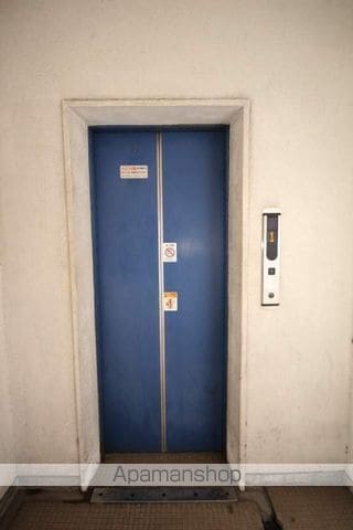 かめやビルの玄関写真